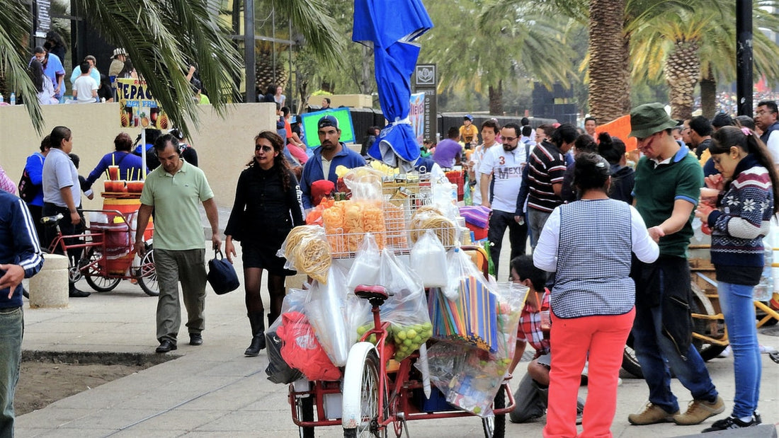 Pickpockets Posing As Street Vendors to Get Closer To Targets