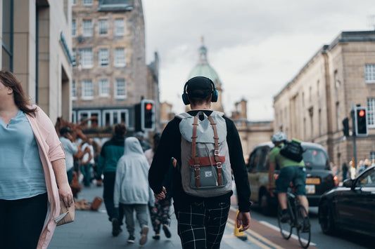 Headphones, a Secret Pickpockets Don’t Want Travelers to Know About