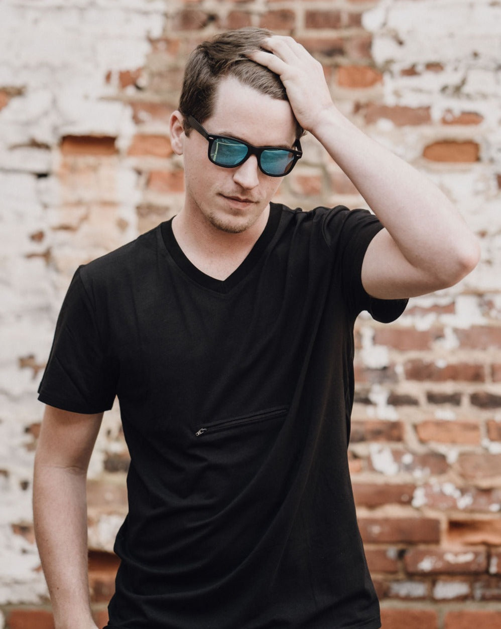 V-neck T-shirt with secret pocket