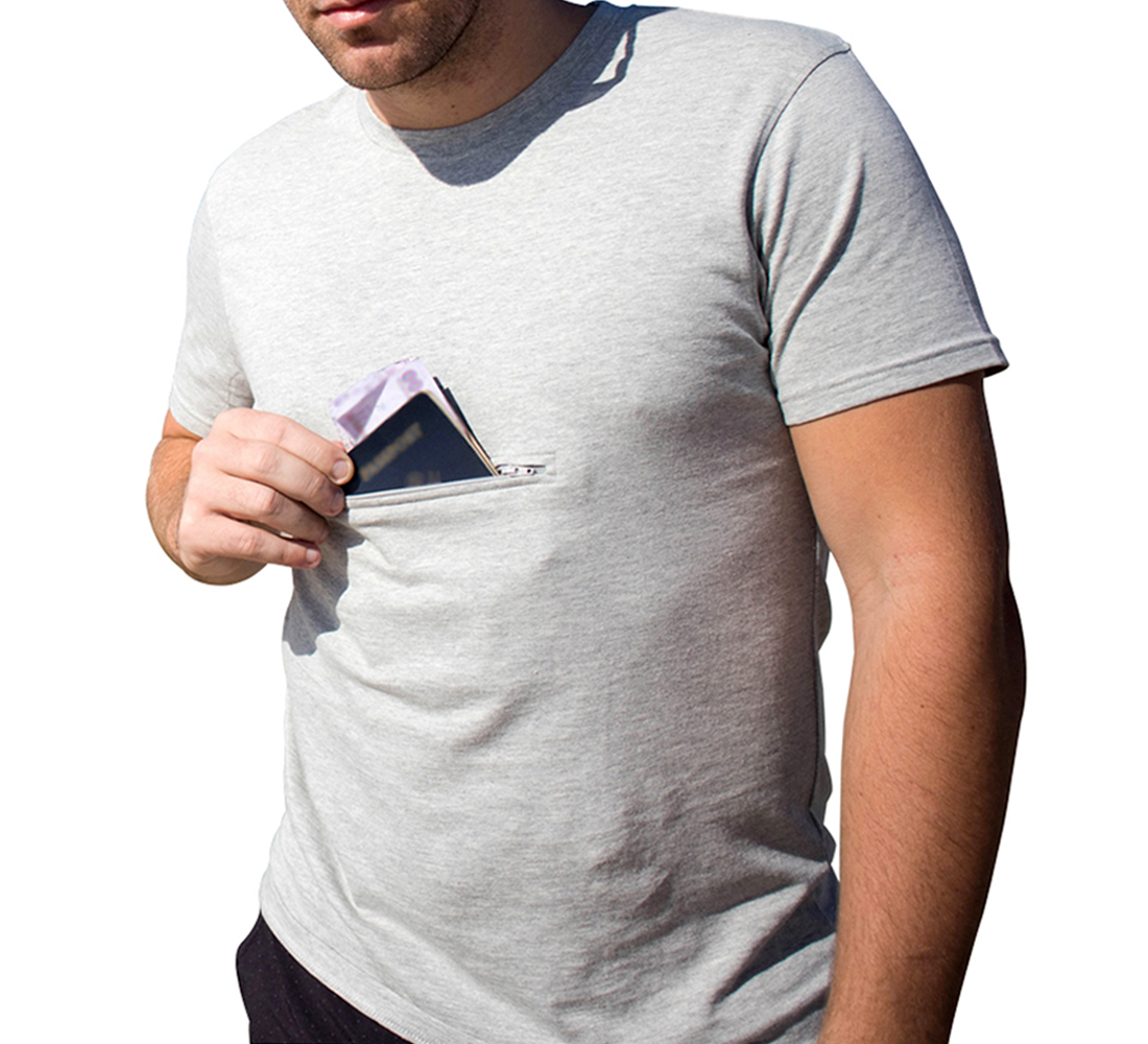 Travel safety gear: T-shirt with secret pocket to hide your